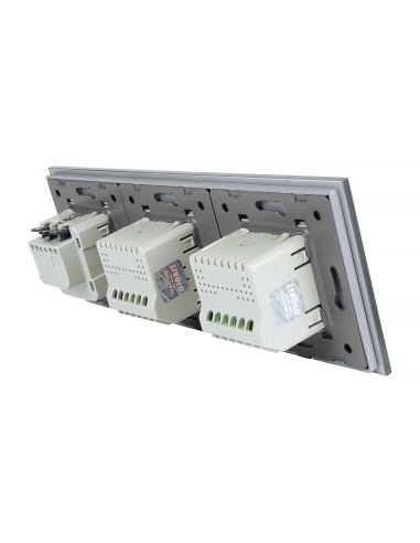 Włącznik dotykowy Livolo potrójny 2+1 z gniazdkiem hermetycznym